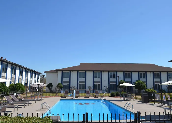 Americas Best Value Inn & Suites-Foley - Fully Renovated