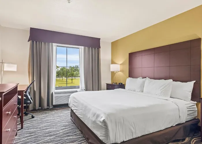 Cobblestone Hotel & Suites - Bay Minette